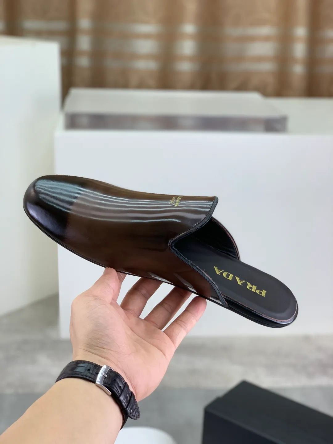 Men's shoes 💰P600 new style 💰 💎💎💎 water dyed cowhide original quality PRADA —🆘.Prada Original order purchase, high-end business leather shoes, fabric: Made of Italian imported calfskin with color-brushed edges➕water-dyed cow lining/cowhide lining➕Specially available original outsole, fine workmanship, real product^_^photographed🎬size: 39-44 (38 45 custom-made)
